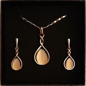 Elegant Teardrop Pendant Necklace and Earrings Set - Cream Teardrop